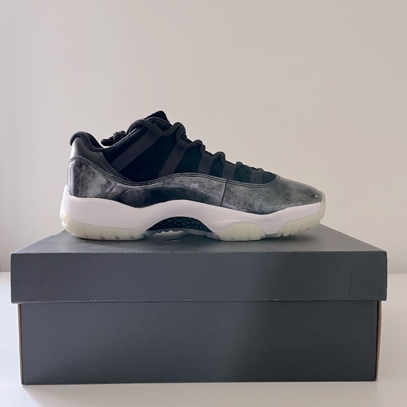 AIR JORDAN 11 Low Barons 2017 Release - Picture 7 of 7